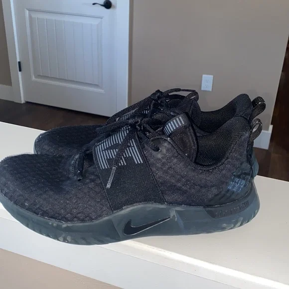 Women’s size 9 nike Renew shoes - Picture 2 of 3